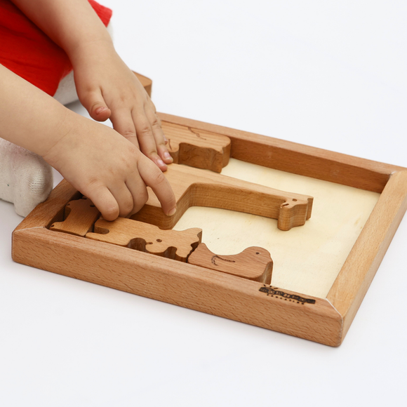 Animal Kingdom Wooden Puzzle – 17-Piece Montessori Toy for Toddlers Ages 3+ – 100% Natural Beech Wood, Non-Toxic, Handmade – Educational Animal Shape Sorter for Fine Motor & Cognitive Skills